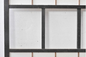 アンティーク建具　明治から大正　黒枠と抜け感のあるデザインが魅力の障子蔵戸　(R-087998)