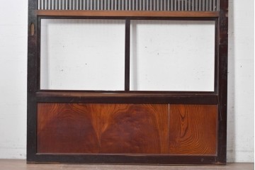 アンティーク建具　大正から昭和初期　腰板欅(ケヤキ)材　深みのある漆塗りの色合いが魅力の格子蔵戸1枚　(R-087999)