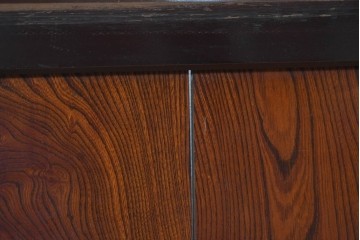 アンティーク建具　大正から昭和初期　腰板欅(ケヤキ)材　深みのある漆塗りの色合いが魅力の格子蔵戸1枚　(R-087999)
