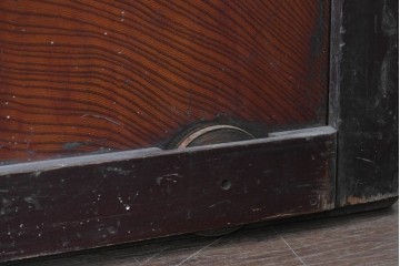 アンティーク建具　大正から昭和初期　腰板欅(ケヤキ)材　深みのある漆塗りの色合いが魅力の格子蔵戸1枚　(R-087999)