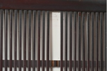 アンティーク建具　大正から昭和初期　腰板欅(ケヤキ)材　深みのある漆塗りの色合いが魅力の格子蔵戸1枚　(R-088000)
