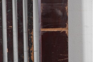 アンティーク建具　大正から昭和初期　腰板欅(ケヤキ)材　深みのある漆塗りの色合いが魅力の格子蔵戸1枚　(R-088000)