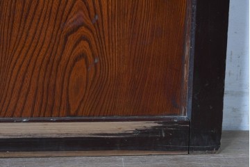 アンティーク建具　大正から昭和初期　腰板欅(ケヤキ)材　深みのある漆塗りの色合いが魅力の格子蔵戸1枚　(R-088000)