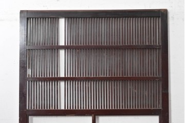 アンティーク建具　大正から昭和初期　腰板欅(ケヤキ)材　深みのある漆塗りの色合いが魅力の格子蔵戸1枚　(R-088000)