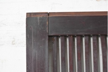 アンティーク建具　大正から昭和初期　腰板欅(ケヤキ)材　深みのある漆塗りの色合いが魅力の格子蔵戸1枚　(R-088000)