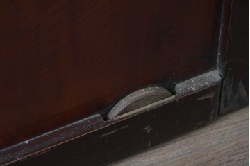 アンティーク建具　大正から昭和初期　腰板欅(ケヤキ)材　深みのある漆塗りの色合いが魅力の格子蔵戸1枚　(R-088000)