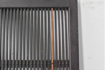 アンティーク建具　明治期　栗材　重厚な金具と繊細な格子が趣深い格子蔵戸1枚　(R-088002)