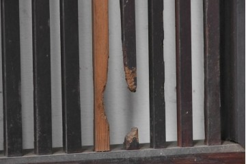 アンティーク建具　明治期　栗材　重厚な金具と繊細な格子が趣深い格子蔵戸1枚　(R-088002)