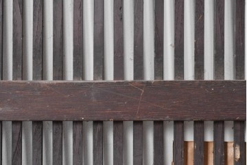 アンティーク建具　明治期　栗材　重厚な金具と繊細な格子が趣深い格子蔵戸1枚　(R-088002)