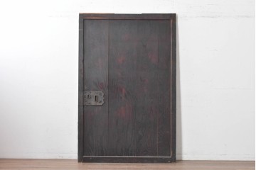 アンティーク建具　明治期　栗材　深みのある色合いと味わい深い金具が魅力の蔵戸1枚　(R-088003)