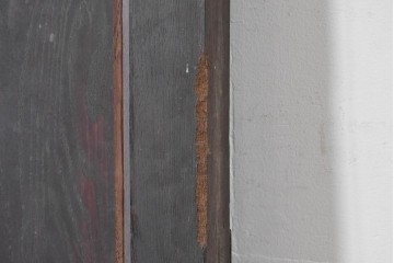 アンティーク建具　明治期　栗材　深みのある色合いと味わい深い金具が魅力の蔵戸1枚　(R-088003)