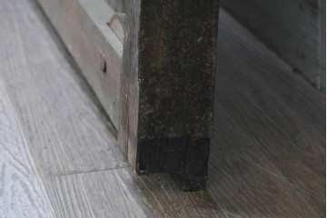 アンティーク建具　明治期　栗材　深みのある色合いと味わい深い金具が魅力の蔵戸1枚　(R-088003)