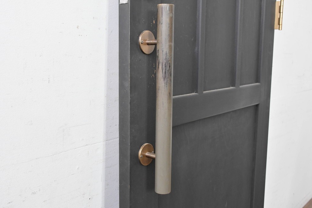 中古建具　職人手作り　シックなカラーがおしゃれな木製ドア1枚　(R-088004)