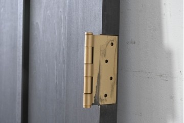 中古建具　職人手作り　シックなカラーがおしゃれな木製ドア1枚　(R-088004)