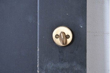 中古建具　職人手作り　シックなカラーがおしゃれな木製ドア1枚　(R-088004)
