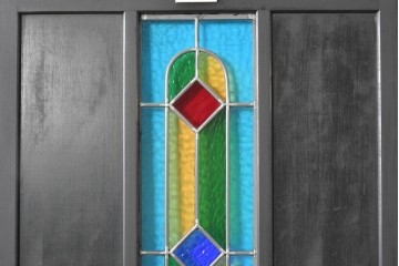 中古建具　鮮やかな色ガラスを組み合わせた職人手作りのステンドグラス入りドア1枚　(R-088005)
