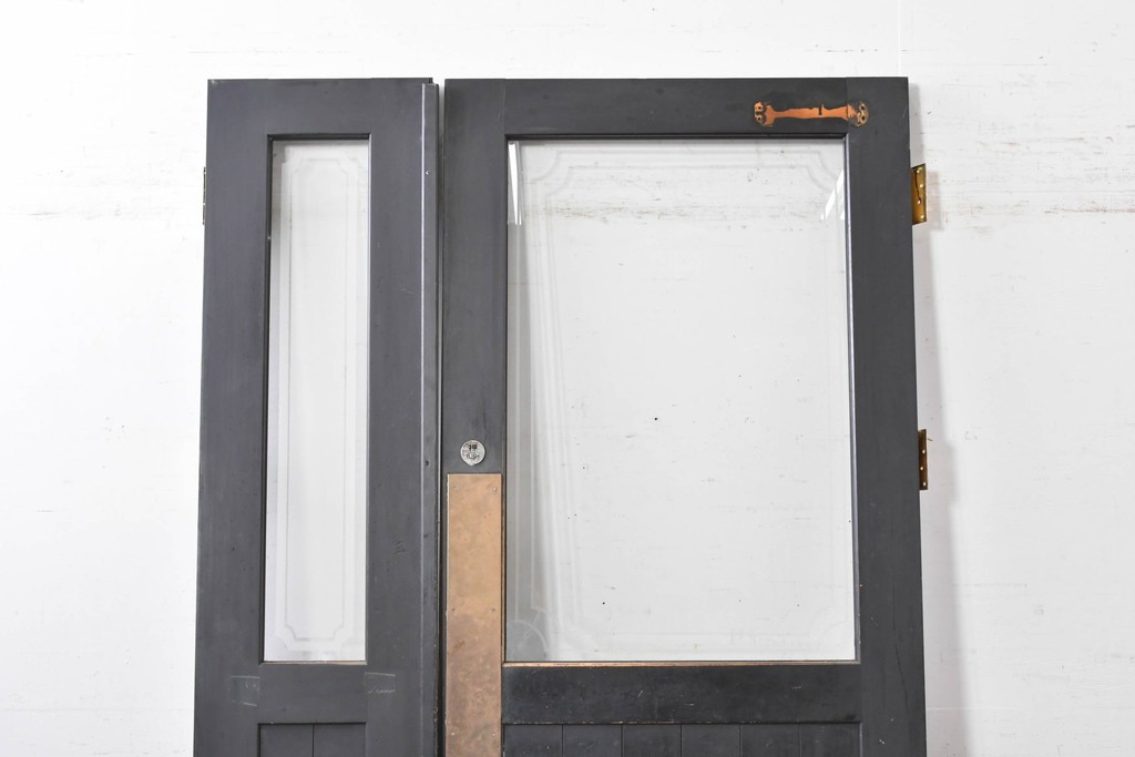 中古建具　店舗用におすすめ!　シックなカラーがお洒落な親子ドア2枚(1対)セット　(R-088006)