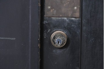 中古建具　店舗用におすすめ!　シックなカラーがお洒落な親子ドア2枚(1対)セット　(R-088006)