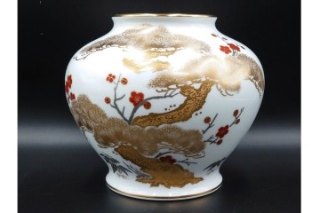 大倉陶園(OKURA/OAC)　高さ約20cm　金彩で松竹梅を描いた上品な花瓶　外箱付き　(R-088009)