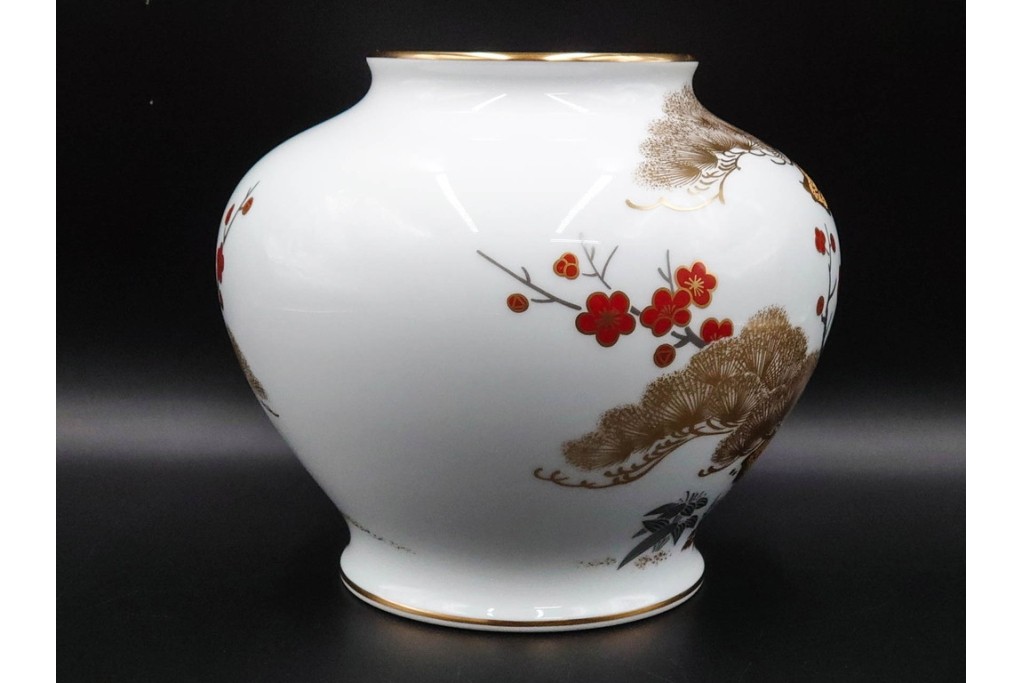 大倉陶園(OKURA/OAC)　高さ約20cm　金彩で松竹梅を描いた上品な花瓶　外箱付き　(R-088009)