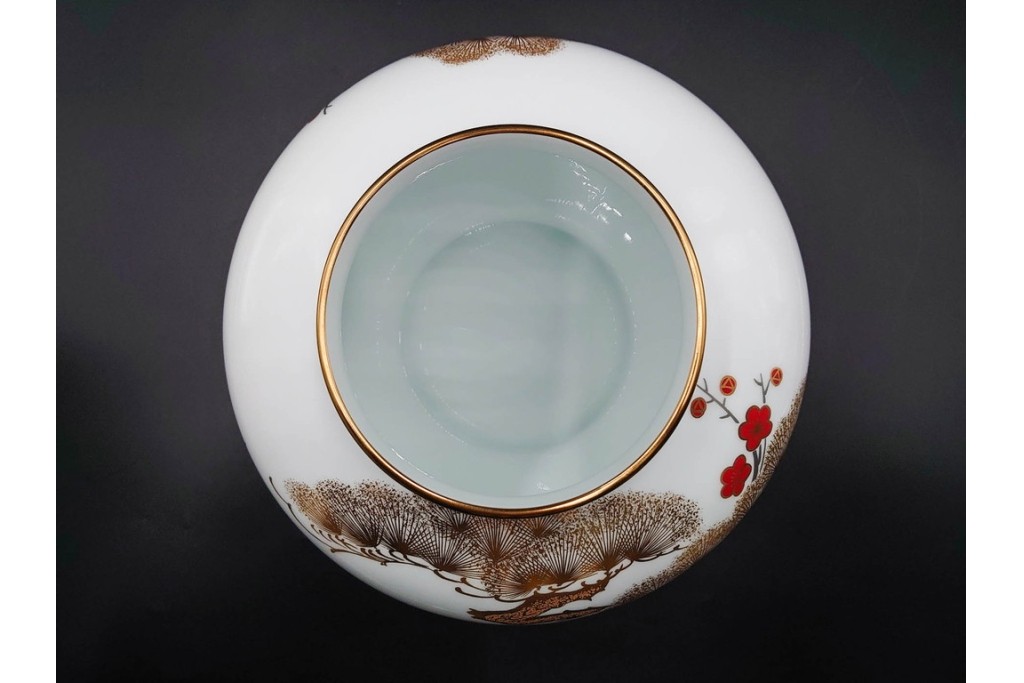大倉陶園(OKURA/OAC)　高さ約20cm　金彩で松竹梅を描いた上品な花瓶　外箱付き　(R-088009)