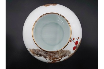 大倉陶園(OKURA/OAC)　高さ約20cm　金彩で松竹梅を描いた上品な花瓶　外箱付き　(R-088009)