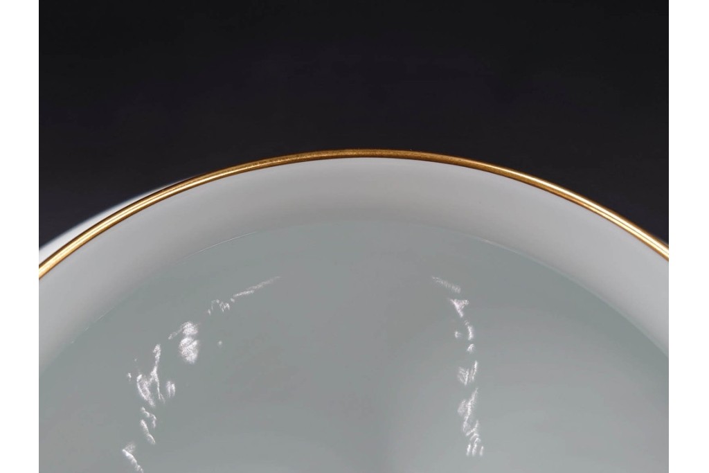 大倉陶園(OKURA/OAC)　高さ約20cm　金彩で松竹梅を描いた上品な花瓶　外箱付き　(R-088009)