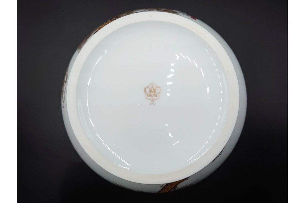大倉陶園(OKURA/OAC)　高さ約20cm　金彩で松竹梅を描いた上品な花瓶　外箱付き　(R-088009)