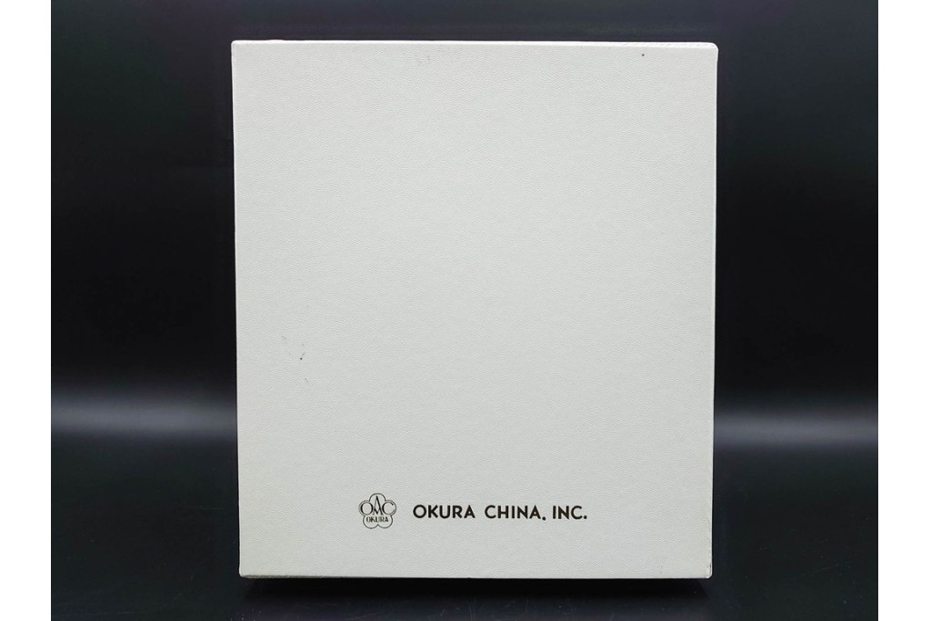 大倉陶園(OKURA/OAC)　高さ約20cm　金彩で松竹梅を描いた上品な花瓶　外箱付き　(R-088009)