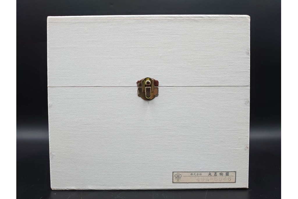 大倉陶園(OKURA/OAC)　高さ約20cm　金彩で松竹梅を描いた上品な花瓶　外箱付き　(R-088009)