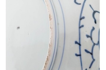 江戸期　古伊万里　染付　草花文・唐草文　輪花形　直径約41cm(1尺3寸)　緻密なデザインが目を引く大皿　(R-088010)