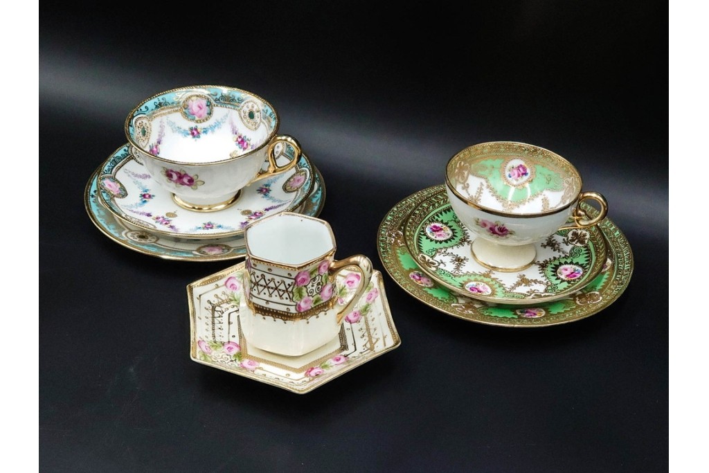 オールドノリタケ(NORITAKE)　マルキ印　金盛と薔薇のデザインが華やかなトリオ2客・カップ&ソーサー1客セット　(R-088012)