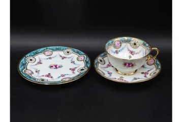 オールドノリタケ(NORITAKE)　マルキ印　金盛と薔薇のデザインが華やかなトリオ2客・カップ&ソーサー1客セット　(R-088012)