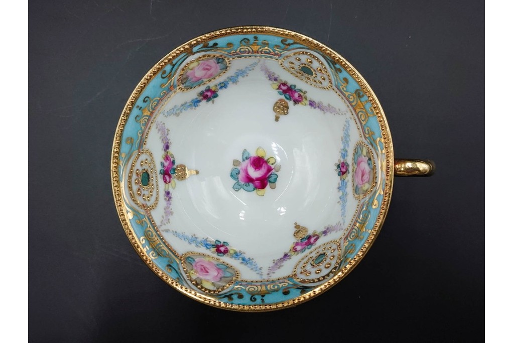 オールドノリタケ(NORITAKE)　マルキ印　金盛と薔薇のデザインが華やかなトリオ2客・カップ&ソーサー1客セット　(R-088012)