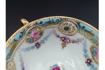 オールドノリタケ(NORITAKE)　マルキ印　金盛と薔薇のデザインが華やかなトリオ2客・カップ&ソーサー1客セット　(R-088012)