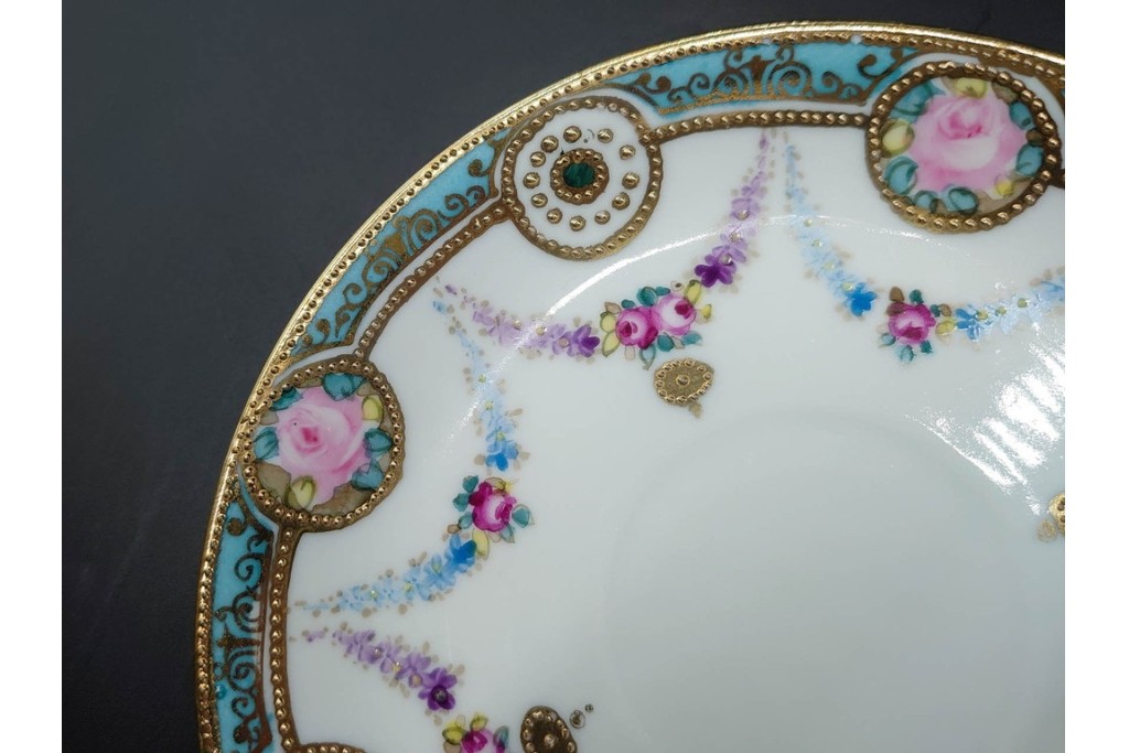 オールドノリタケ(NORITAKE)　マルキ印　金盛と薔薇のデザインが華やかなトリオ2客・カップ&ソーサー1客セット　(R-088012)
