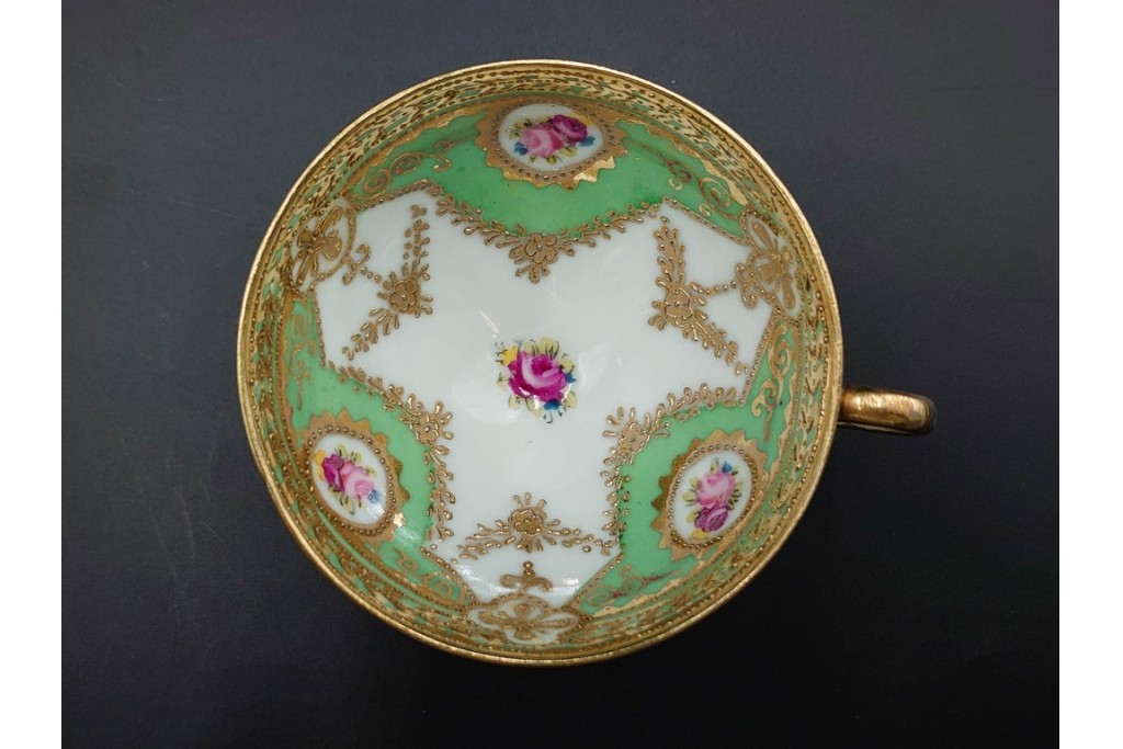 オールドノリタケ(NORITAKE)　マルキ印　金盛と薔薇のデザインが華やかなトリオ2客・カップ&ソーサー1客セット　(R-088012)