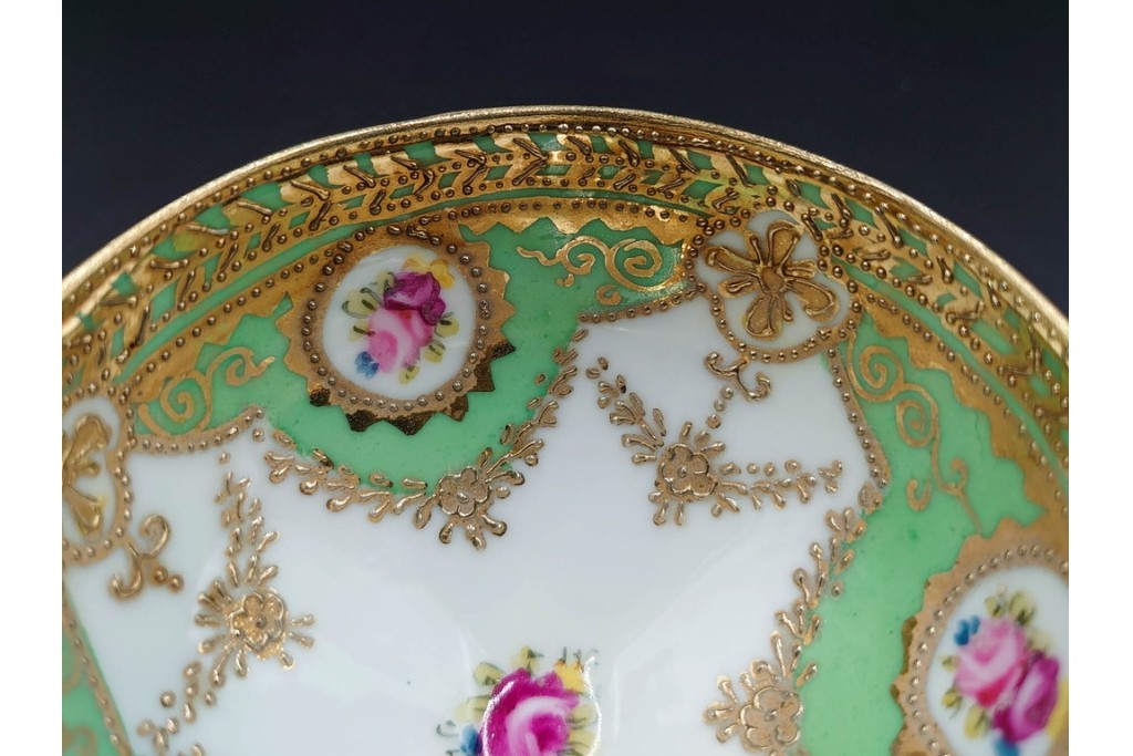 オールドノリタケ(NORITAKE)　マルキ印　金盛と薔薇のデザインが華やかなトリオ2客・カップ&ソーサー1客セット　(R-088012)