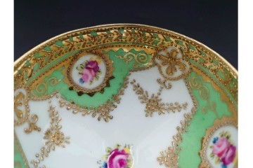 オールドノリタケ(NORITAKE)　マルキ印　金盛と薔薇のデザインが華やかなトリオ2客・カップ&ソーサー1客セット　(R-088012)