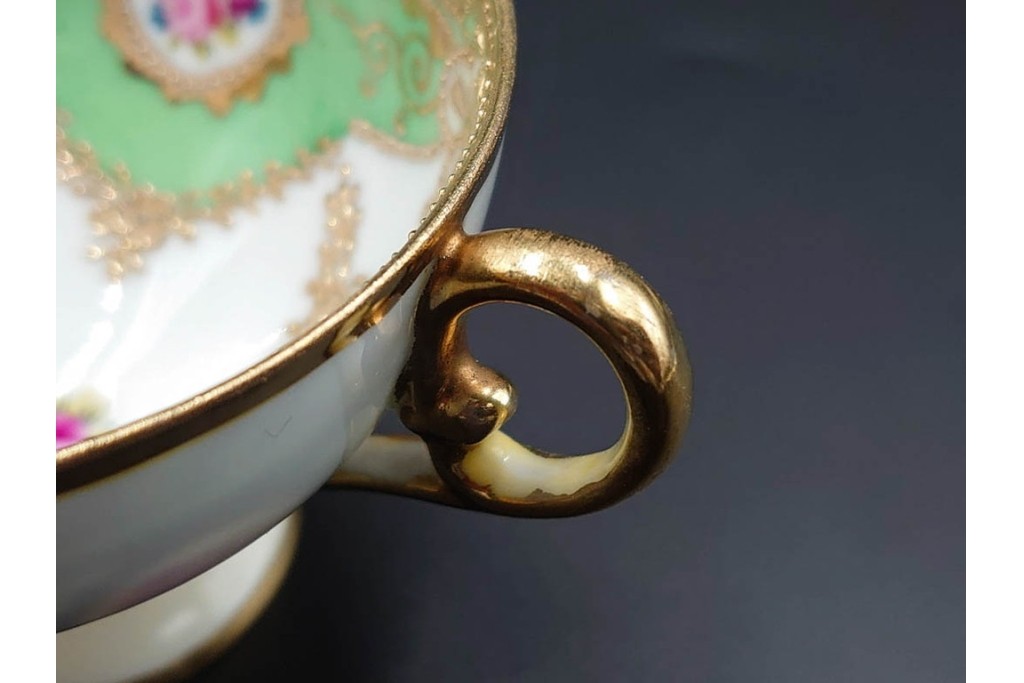 オールドノリタケ(NORITAKE)　マルキ印　金盛と薔薇のデザインが華やかなトリオ2客・カップ&ソーサー1客セット　(R-088012)