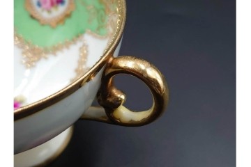 オールドノリタケ(NORITAKE)　マルキ印　金盛と薔薇のデザインが華やかなトリオ2客・カップ&ソーサー1客セット　(R-088012)