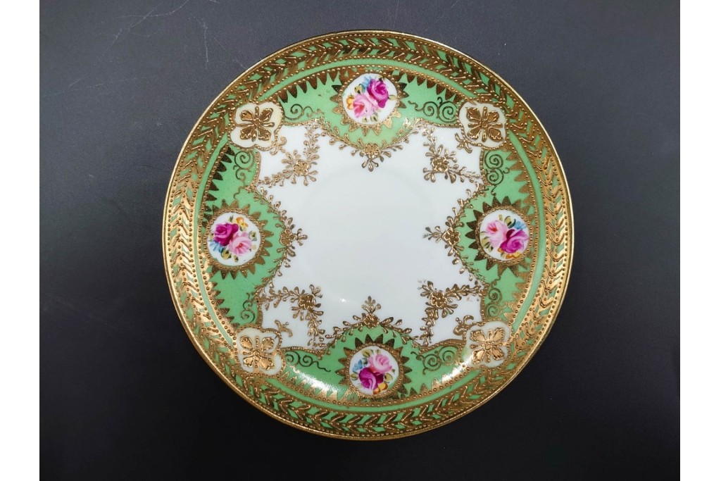 オールドノリタケ(NORITAKE)　マルキ印　金盛と薔薇のデザインが華やかなトリオ2客・カップ&ソーサー1客セット　(R-088012)