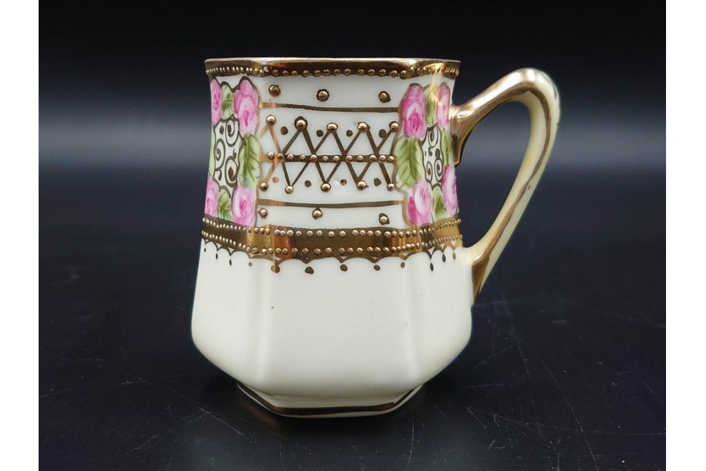 オールドノリタケ(NORITAKE)　マルキ印　金盛と薔薇のデザインが華やかなトリオ2客・カップ&ソーサー1客セット　(R-088012)