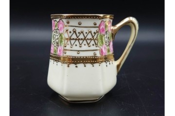 オールドノリタケ(NORITAKE)　マルキ印　金盛と薔薇のデザインが華やかなトリオ2客・カップ&ソーサー1客セット　(R-088012)