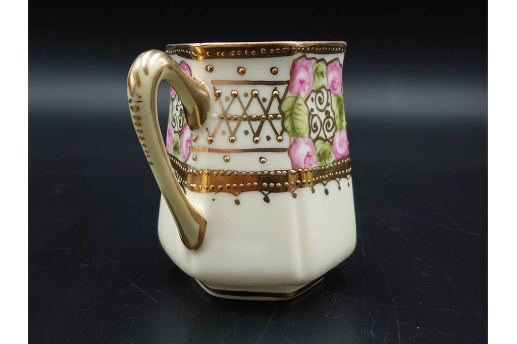 オールドノリタケ(NORITAKE)　マルキ印　金盛と薔薇のデザインが華やかなトリオ2客・カップ&ソーサー1客セット　(R-088012)