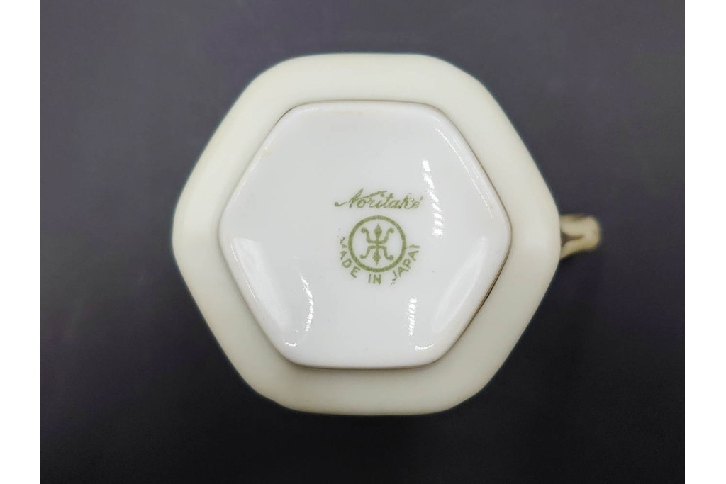 オールドノリタケ(NORITAKE)　マルキ印　金盛と薔薇のデザインが華やかなトリオ2客・カップ&ソーサー1客セット　(R-088012)