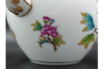 ハンガリー　ヘレンド(HEREND)　ヴィクトリア・ブーケ　華やかな花と蝶の絵柄が目を引くティーポット　定価8万1400円　(R-088017)