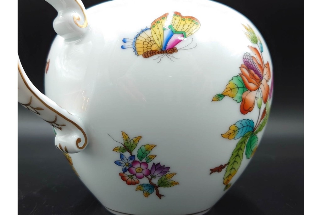 ハンガリー　ヘレンド(HEREND)　ヴィクトリア・ブーケ　華やかな花と蝶の絵柄が目を引くティーポット　定価8万1400円　(R-088017)