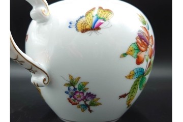 ハンガリー　ヘレンド(HEREND)　ヴィクトリア・ブーケ　華やかな花と蝶の絵柄が目を引くティーポット　定価8万1400円　(R-088017)