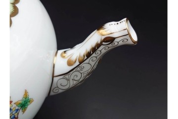 ハンガリー　ヘレンド(HEREND)　ヴィクトリア・ブーケ　華やかな花と蝶の絵柄が目を引くティーポット　定価8万1400円　(R-088017)